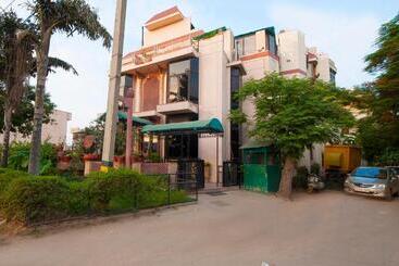 בית מלון כפרי Siris 18