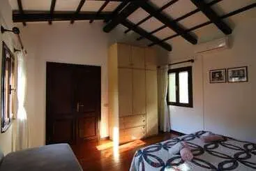 Luxurious Cottage In Vo With Garden