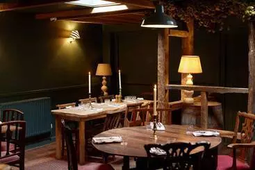 هتل The Queen S Head