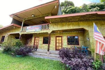 בית מלון כפרי Oyo 90286 Yuna Bamboo Rest & Stay