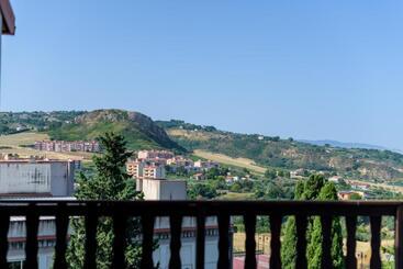 تختخواب و صبحانه Corleone Guesthouse