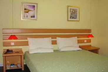 Hotel Home Inn Longdong Avenue