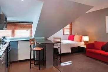 Отель Medina Serviced Apartments Double Bay