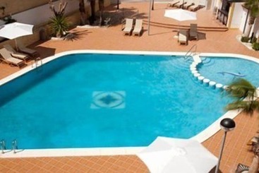 هتل La Familia Gallo Rojo