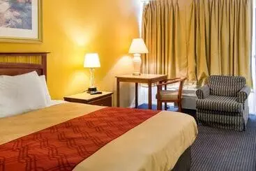 هتل Econo Lodge Petersburg Fort Lee