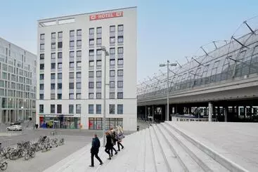 Meininger Hotel Berlin Hauptbahnhof