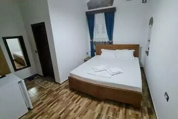 پانسیون Garden Guest House