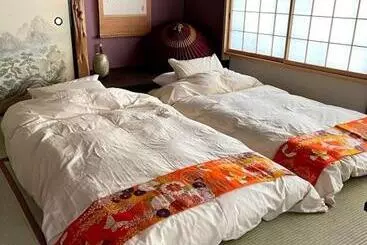 Pension Okiya Guest House & Tapas Bar