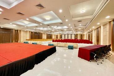 Hotell The Elite Lucknow Convention