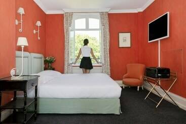 Hotel Chateau Clery