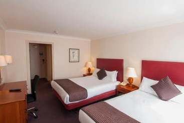 Отель The Bell  Epping