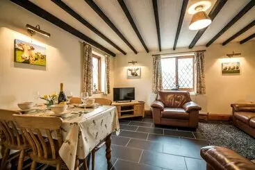 The Brambles 2 Bed Cottage Llanteg