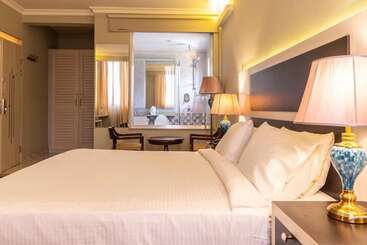 هتل Mimi S Boutique