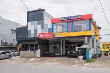 ホテル Reddoorz Syariah Near Rs Mata Padang