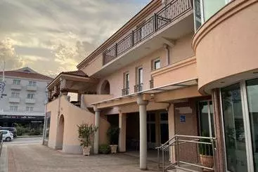 تختخواب و صبحانه Rooms Central