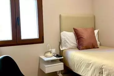 پانسیون Hostal La Canonja