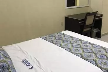 ホテル Dorado A Una Calle De Playa Regatas Y El Malecon