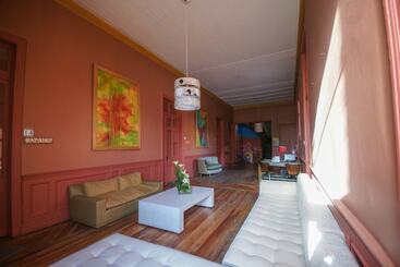 Hotel Happy House Hostel