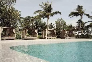 Resort Patina Maldives, Fari Islands