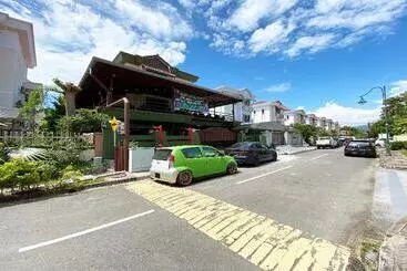Hotelli Oyo 90262 Kota Kinabalu Homestay, Villa & Suite Boutique