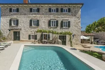 コテージ Stone House With Private Pool For 10 People Near Porec