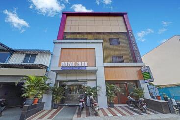 ホテル Collection O Mount Road Rich Mount Near Marina Beach