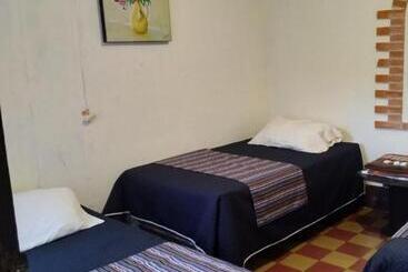 هتل Acatenango Inn