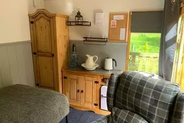 Aamiaismajoitus (B&B) Hedgehog Lodge