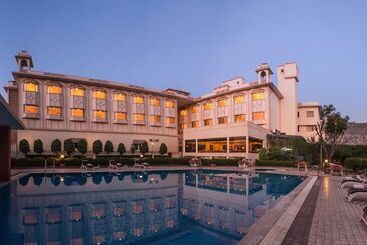 Kk Royal Hotel & Convention Centre