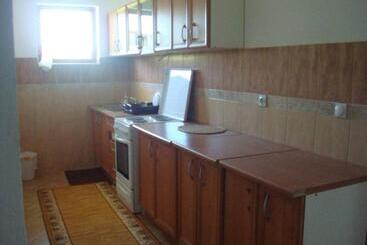 Hospedaria Rooms Ajllin