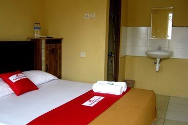 Hotel Aqilakost N Cafe Gadog Puncak