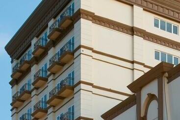 בית מלון כפרי Aston Manado