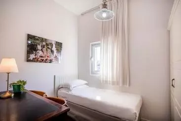 ホテル Dizengoff Suites
