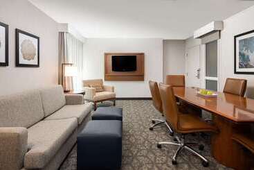 فندق Embassy Suites By Hilton Portland Airport