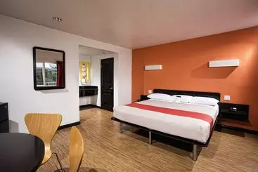 Motel 6 Newport Beach