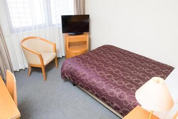 בית מלון כפרי Osaka Garden Palace