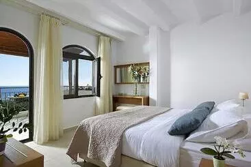 Coriva Beach Hotel & Bungalows