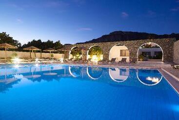 Coriva Beach Hotel & Bungalows