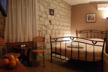 Хостел Carol Rooms