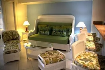 هتل Sapphire Beach Resort