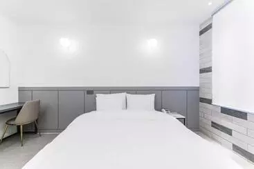 هتل Pyeongtaek Godeok Rich Stay