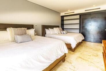 בית מלון כפרי The Elements Oceanfront & Beachside Condo