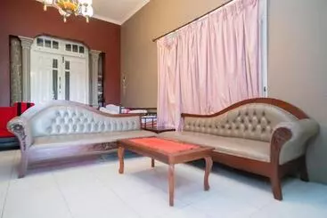 Hotel Reddoorz At Oro Oro Ombo Batu