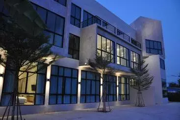 هتل Ban Nai Amphoe