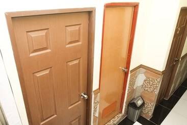 تختخواب و صبحانه Grand Iora Bekasi