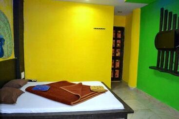 酒店 Mrignayani Pachmarhi