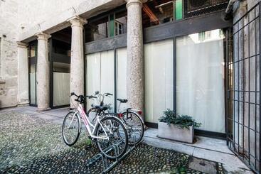 Pension (Hôtel basse catégorie) Historical Suites   The House Of Travelers