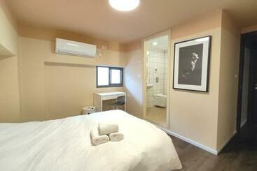 膳宿费 Ben Azariah Room S   Flea Market Old Jaffa