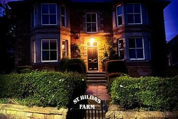 בית מלון כפרי St Hildas Complex