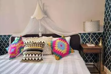 پانسیون Capital O 75422 Million Pillows
